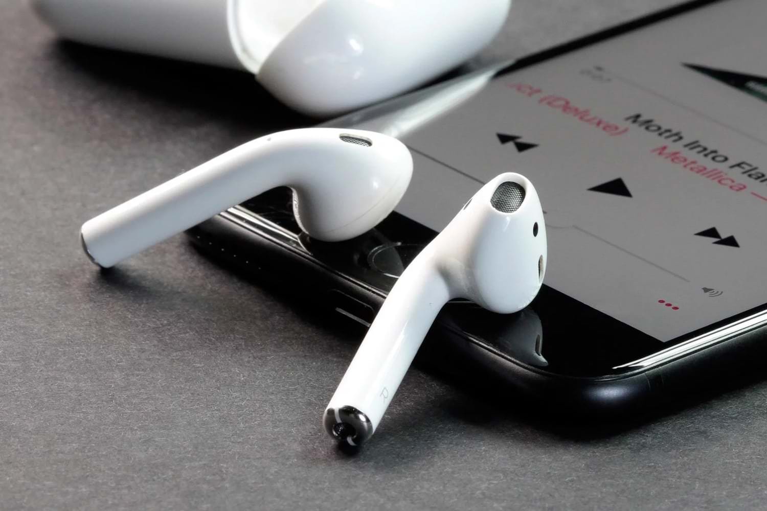 Купить Беспроводные наушники Apple AirPods 2 в Москве - цены и  характеристики в интернет-магазине Hi Store