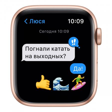 Apple Watch SE (2020), 44 мм корпус из алюминия золотого цвета, спортивный ремешок цвета «Starlight»