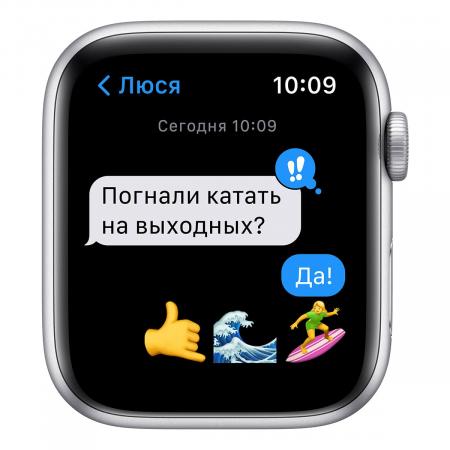 Apple Watch SE (2020), 44 мм корпус из алюминия серебристого цвета, спортивный ремешок цвета «синий омут»