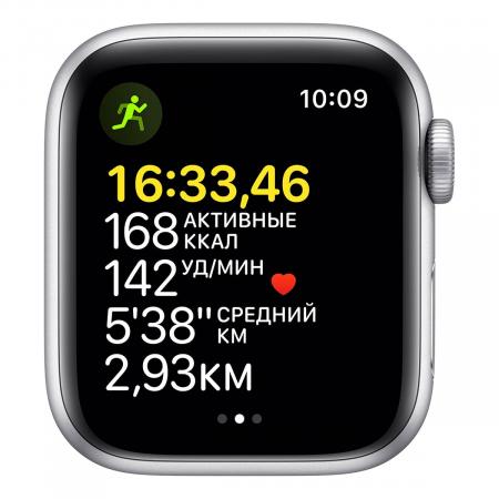Apple Watch SE (2020), 40 мм корпус из алюминия серебристого цвета, спортивный ремешок цвета «синий омут»