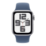 Apple Watch SE (2024), 44 мм корпус из алюминия цвета «Silver», ремешок Sport Band размера S/M цвета «Denim»